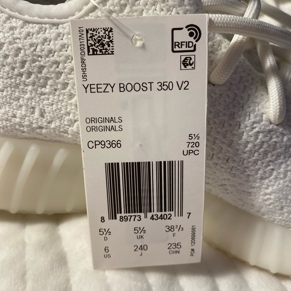 Yeezy Boost 350 V2 Cream/Triple White Size 6 - Picture 8 of 8